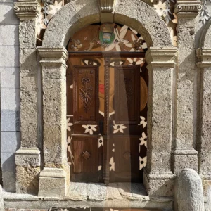 Belle porte en fleurs</br>Gaggiographie avec une</br>Oeuvre de S.Knupfer